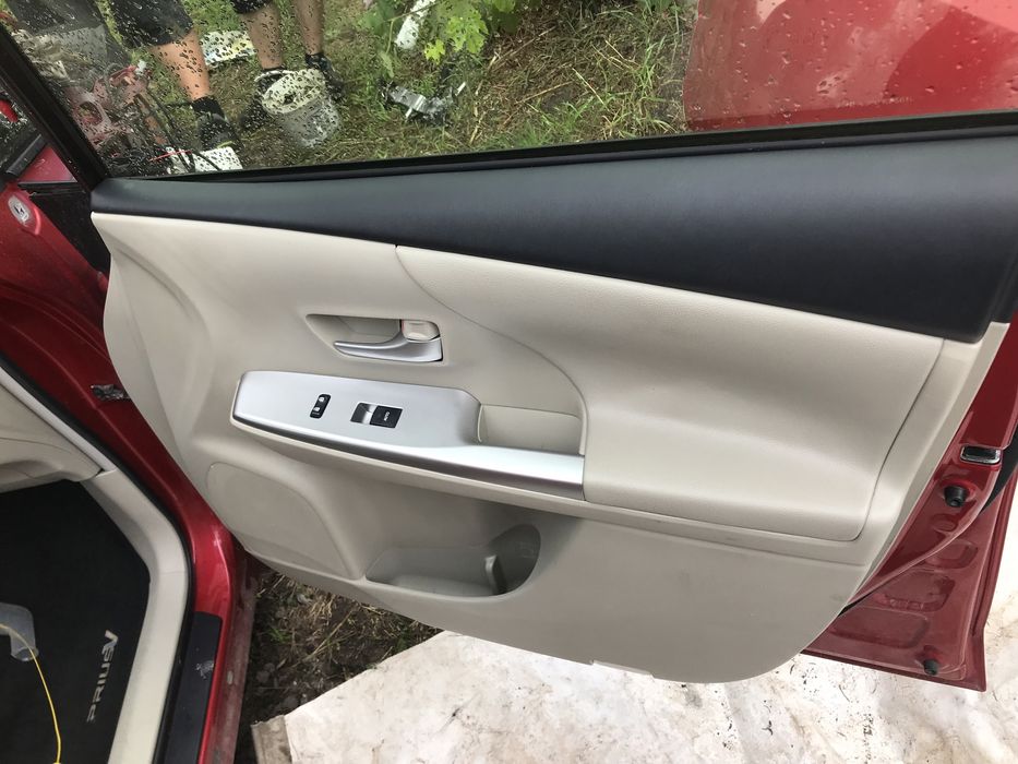 Fotele i boczki skóra Toyota prius plus