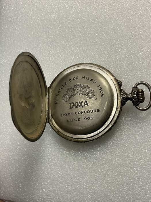 Часы ковровые швейцарские DOXA