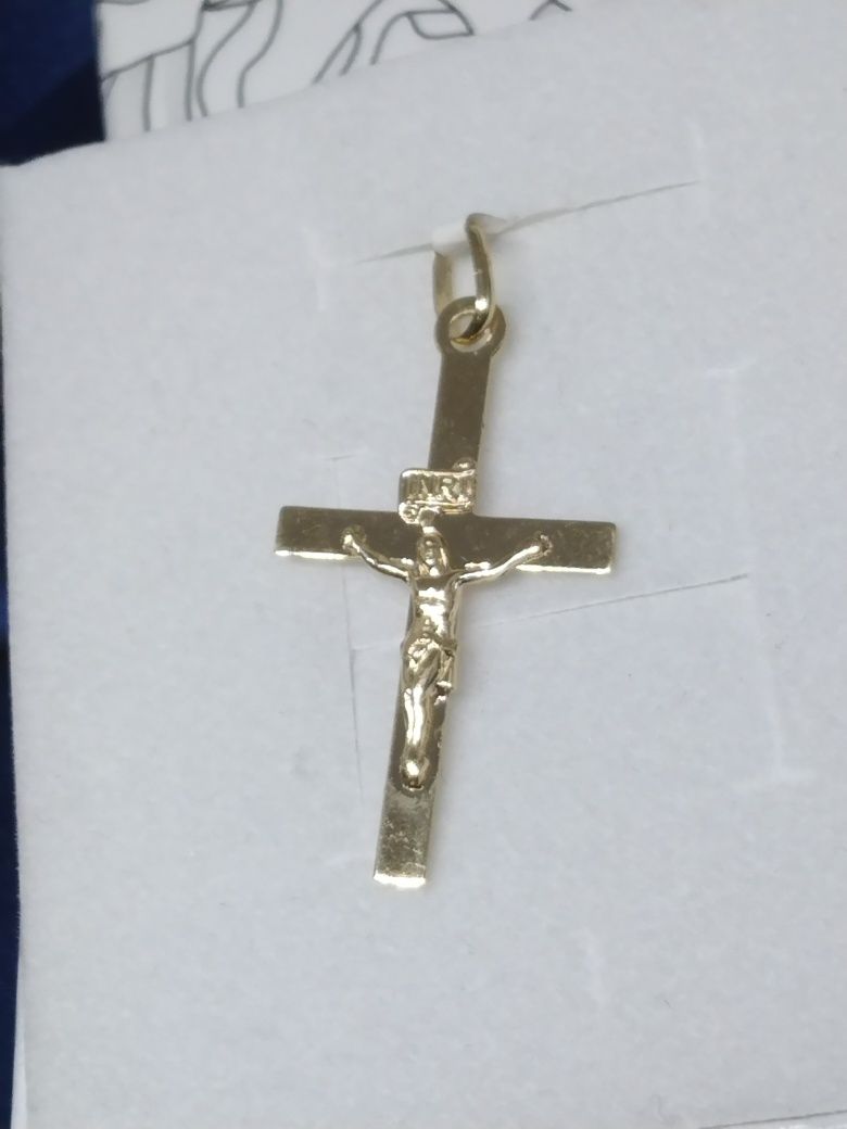 Złoty krzyżyk zawieszka z Panem Jezusem, złoto 585
