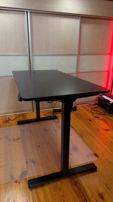 Стіл з електро-регулюванням висоти RZTK eDesk USB Black 1200 х 600 мм