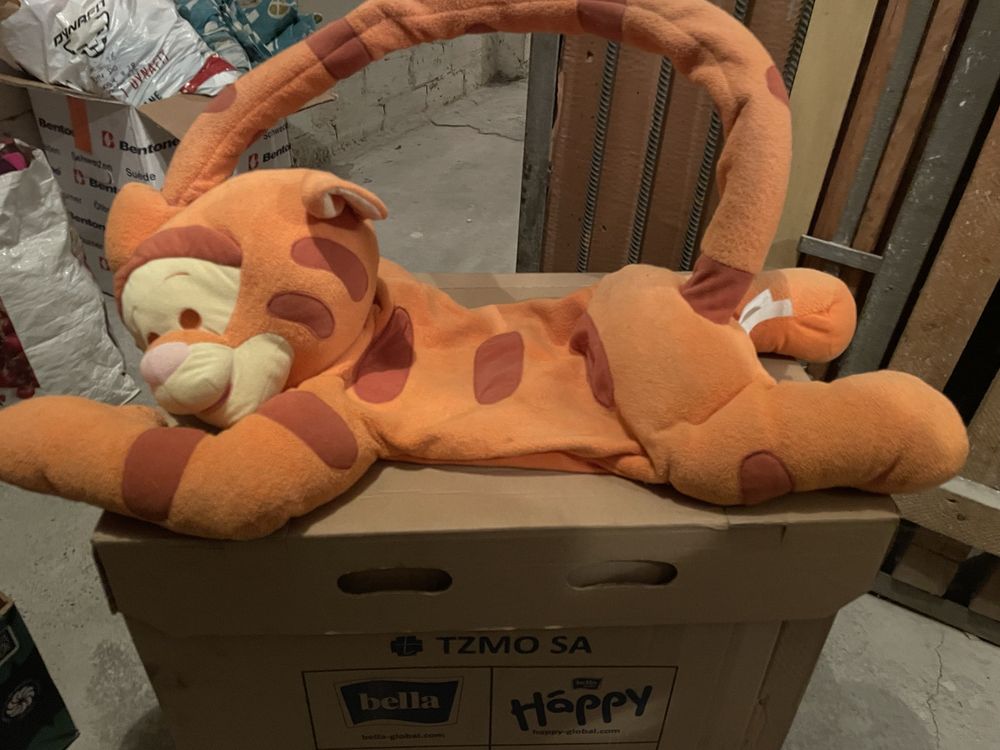 Disney Kubuś Puchatek Tygrysek mata do leżenia i zabawy
