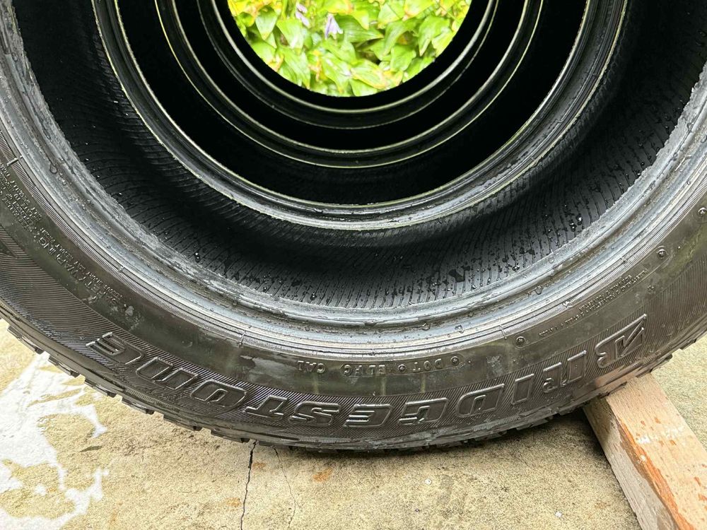 Зимові шини 225/60 R17 99R Bridgsone blizzak DM-V1