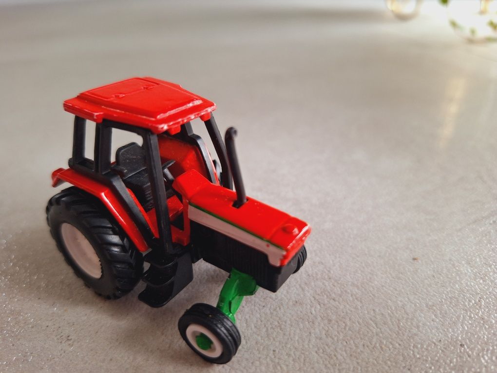 Traktor Maisto farma