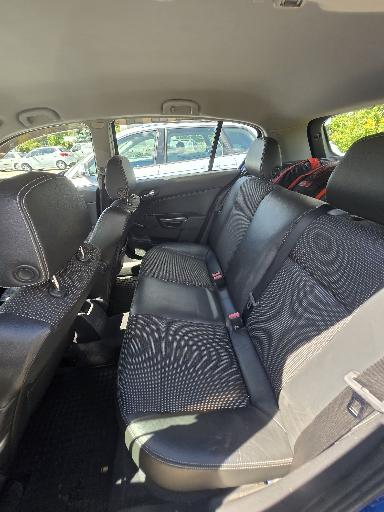 Opel Astra H 1.6 Benzyna • 2004 • 270 tys. km • 4500 zł
