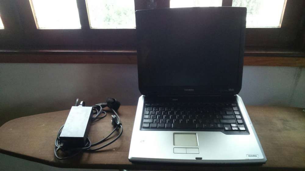 Vendo Toshiba a40 satellite