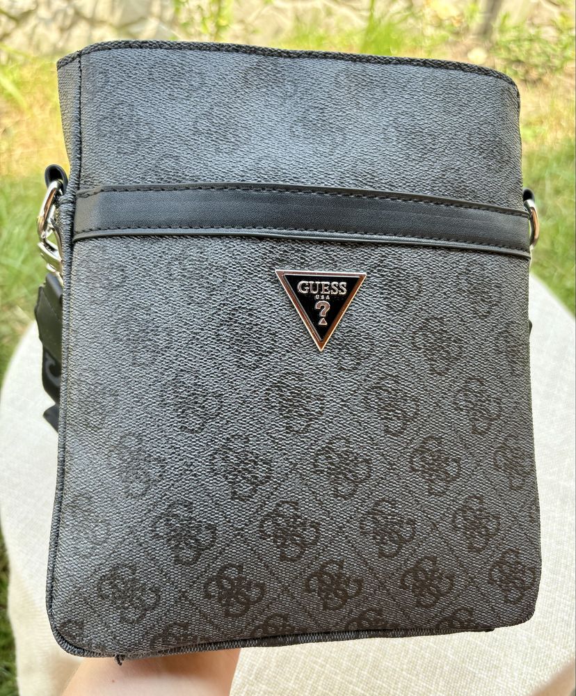 Стильна чоловіча сумка Guess