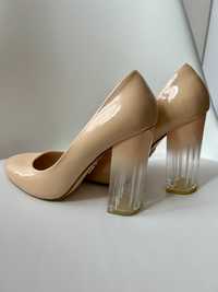 Жіночі бежеві туфлі