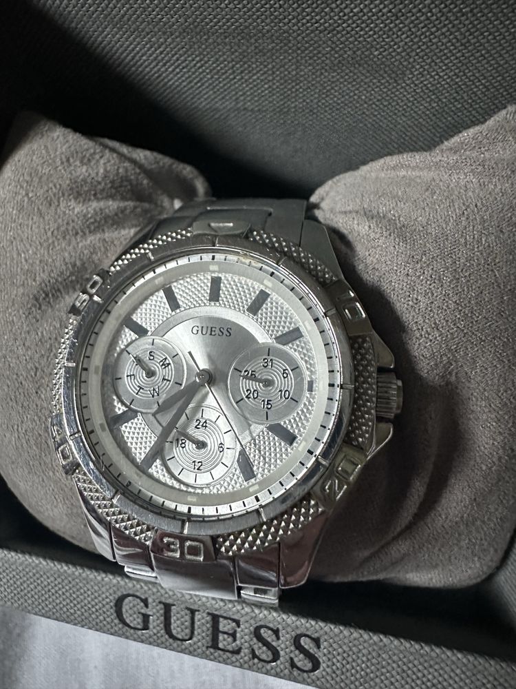 Продам годинник жіночий GUESS