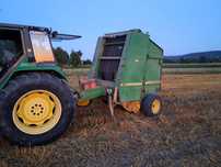 John Deere 550  Prasa rolująca zmienno-komorowa John Deere 550