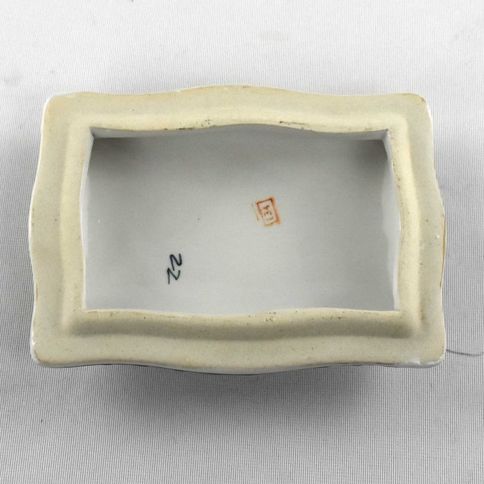 Caixa porcelana da China com brasão da Monarquia