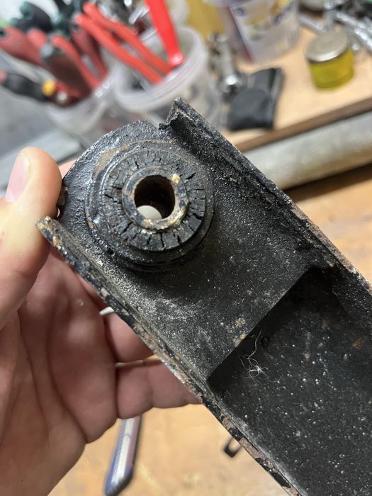 Wahacz lewy tył fiat 126p