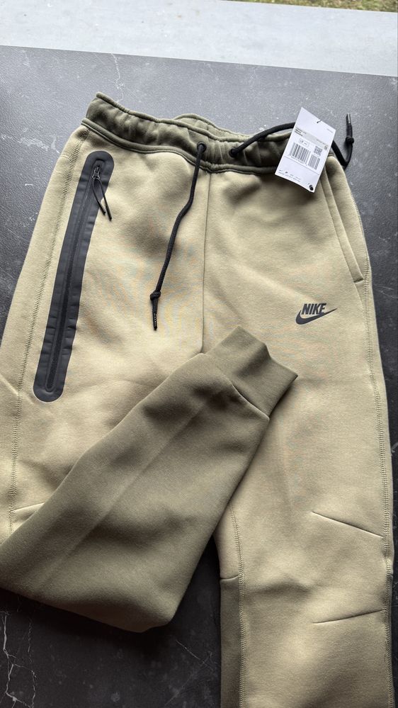 Nike Tech Fleece Joggers Oliwkowe | Rozmiar XS | Nowe, oryginalne