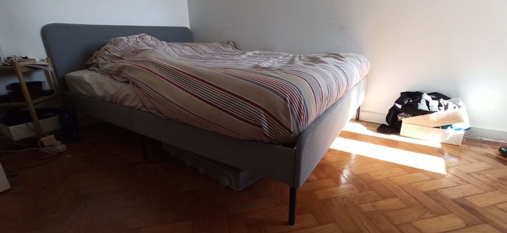 Cama IKEA Slattum