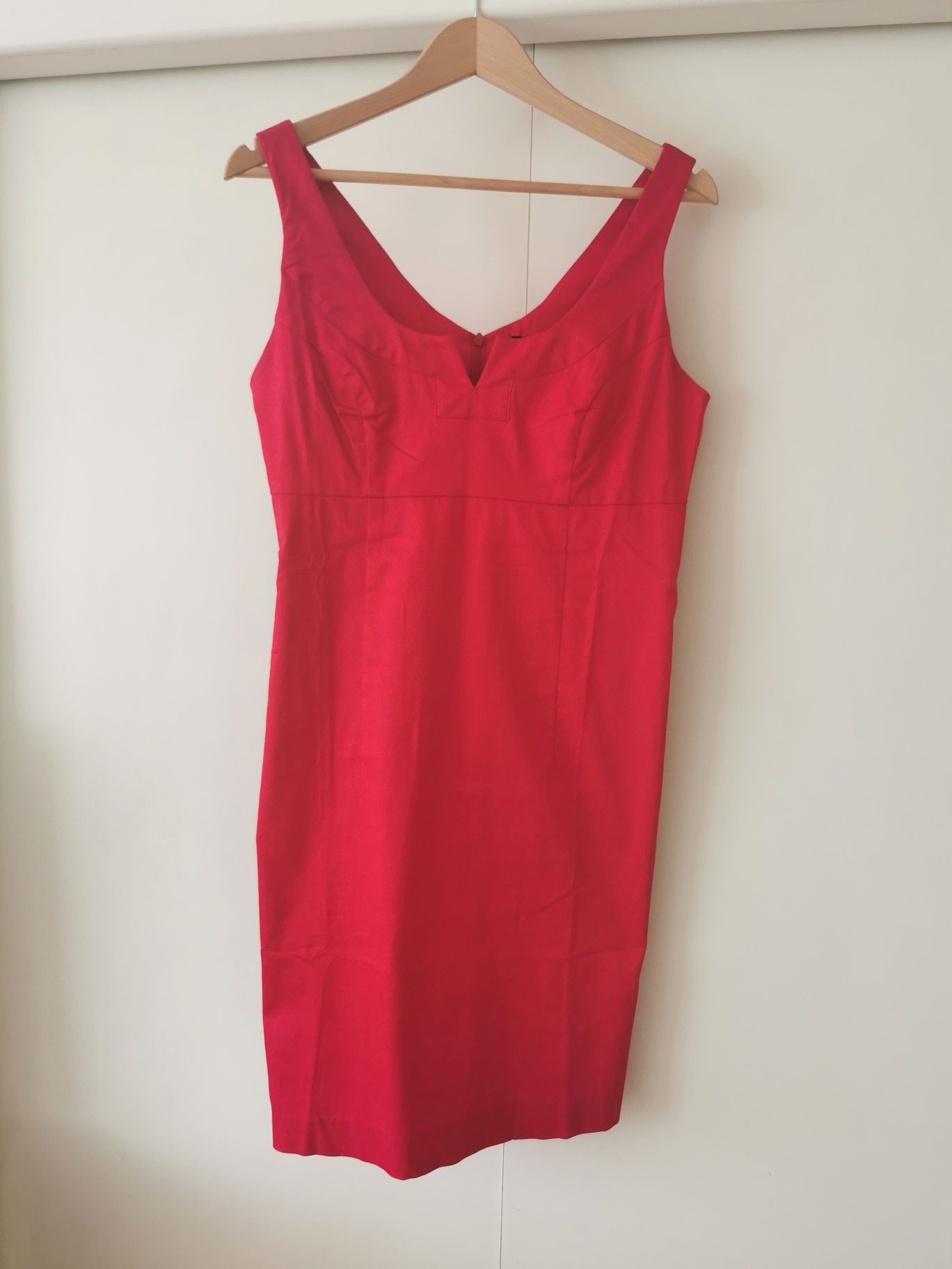 Czerwona sukienka na lato seksi