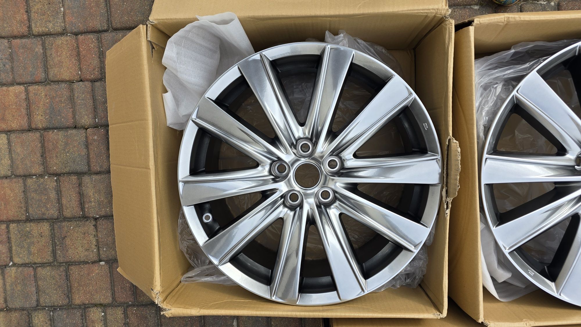 Dwie felgi Mazda 6 19" Nowe (zostały dwie)