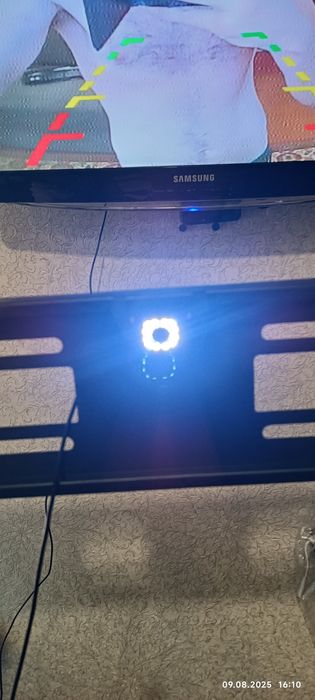 Камера заднього ходу в номерний рамці