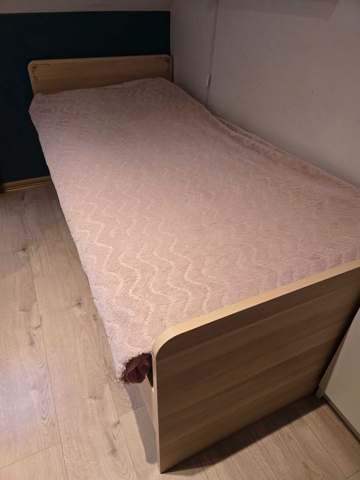 Łóżko z materacem 90x200