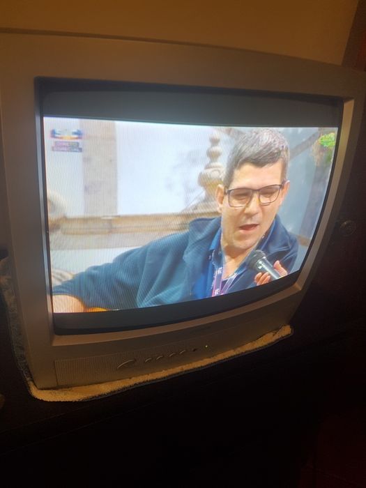 TV Hyundai a funcionar.