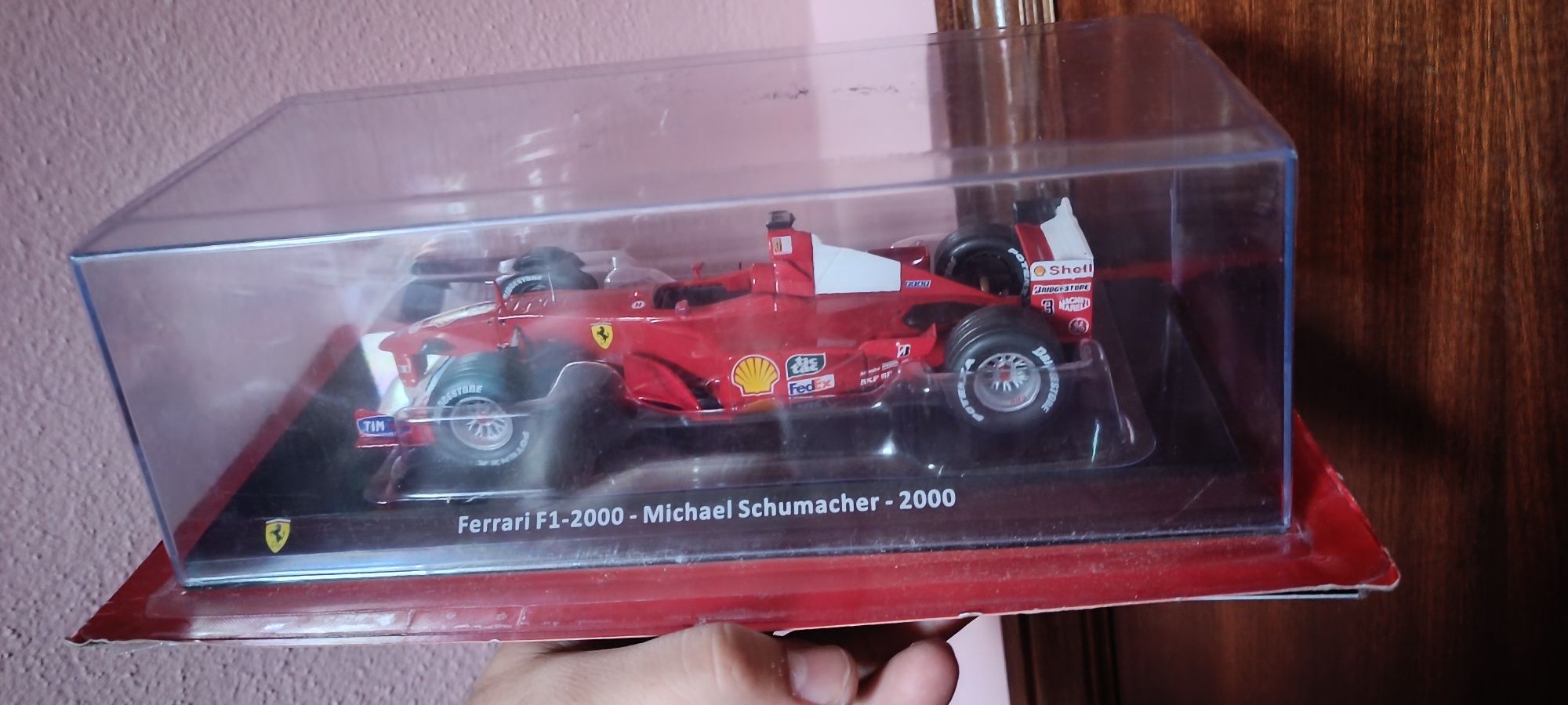 Carro 1/24 Michael Schumacher coleção oficial formula 1