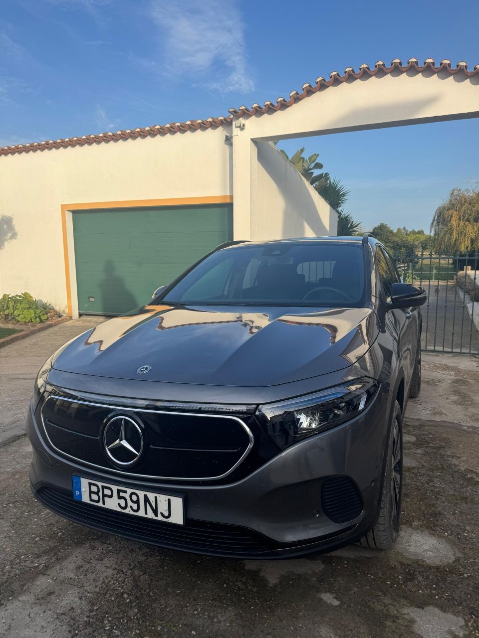 Mercedes-Benz EQA 250 com pack Night e 190cv
