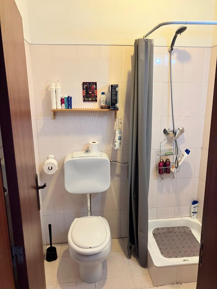 Quarto mobilado para estudante em Queijas (particular)