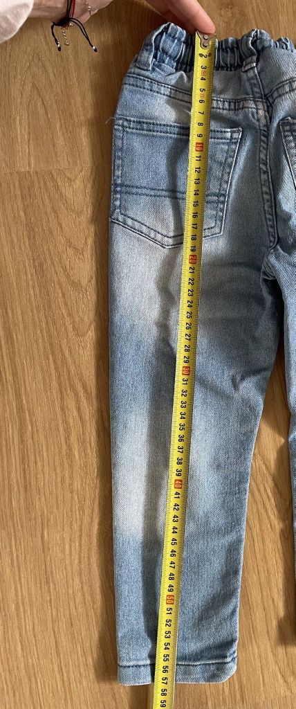 Jasne spodnie jeansowe z przetarciami z wiązaniem Cool Club 104 cm
