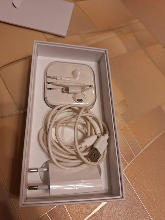 Продам наушники,шнур с зарядкой к айфону iPhone 12 Pro 6S plus Samsung