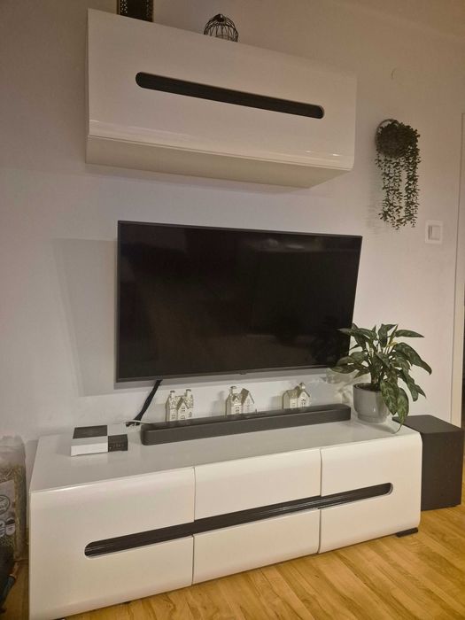szafka rtv Agata Meble plus półka wisząca