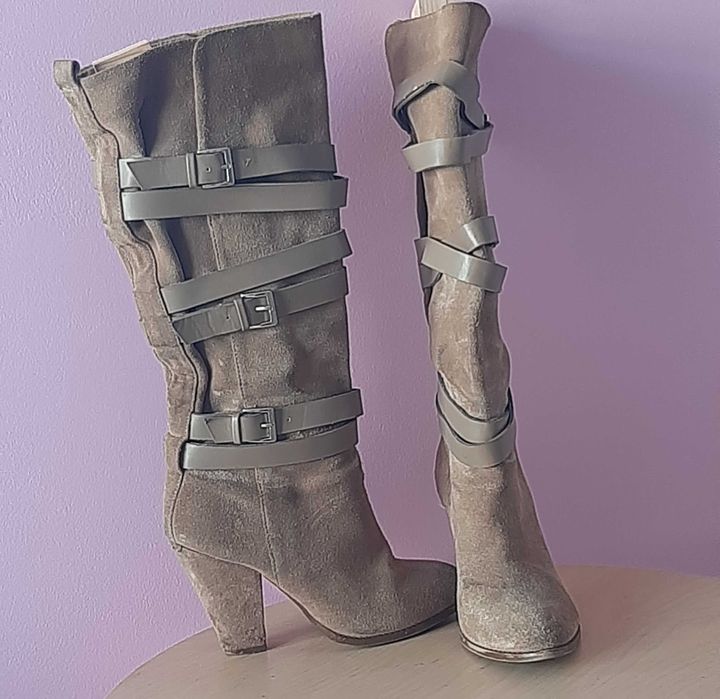 Botas Camurça Cano Alto num.36