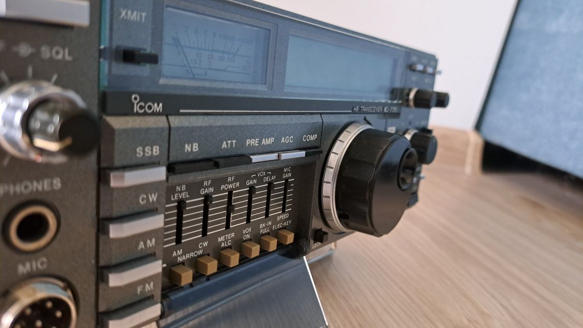 Radiotelefon KF TRX Icom IC-735 stan BDB , fabryczny komplet