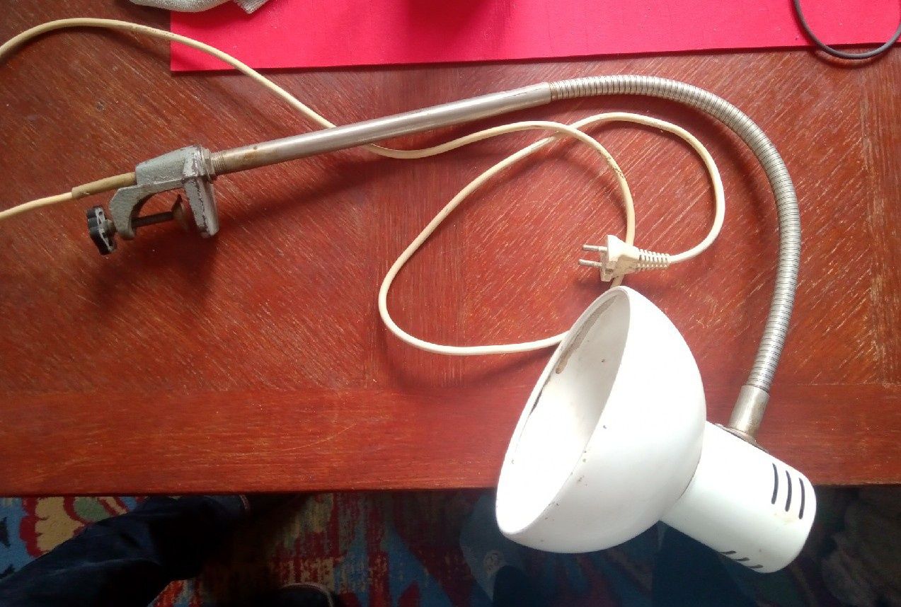Lampka kreślarska przykrecana