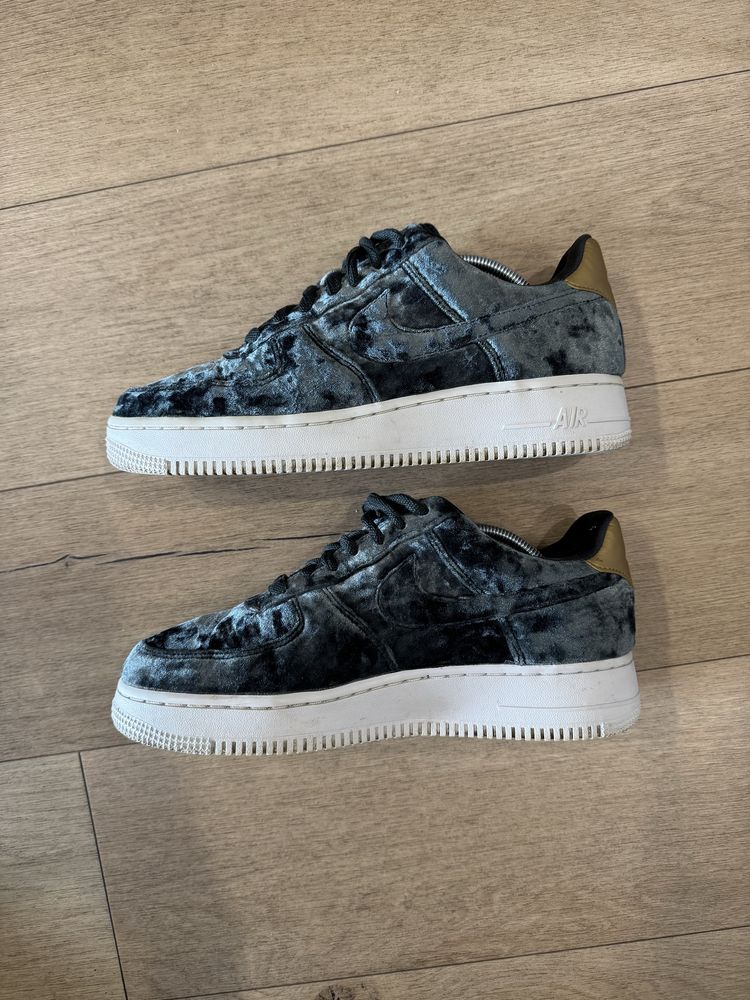 Buty welurowe Nike Air Force 1 WMNS 07 PRM