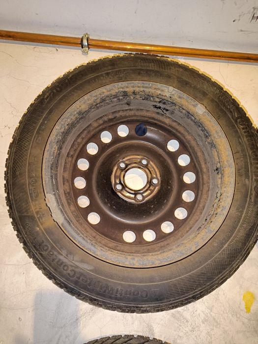 Komplet zimówek Continental 205/55 R16 + felgi stalowe + kołpaki