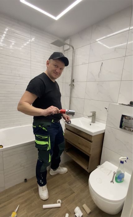 Заміна труб каналізації водопроводу, Сантехнік