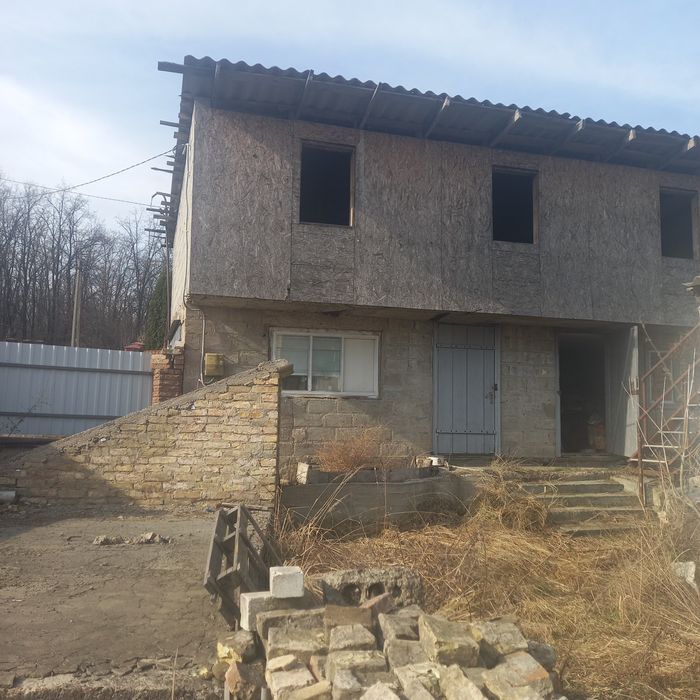 Продаж частини будинку з новим недобудованим будинком м. Васильків