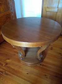 Zabytkowy dębowy stół po renowacji