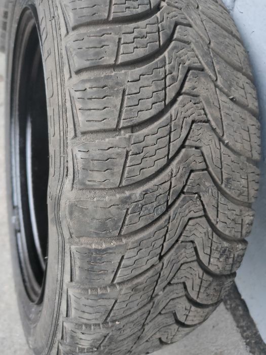 Продам 2 колеса на зимней резин 5#110 Ет 41  205/55 R16