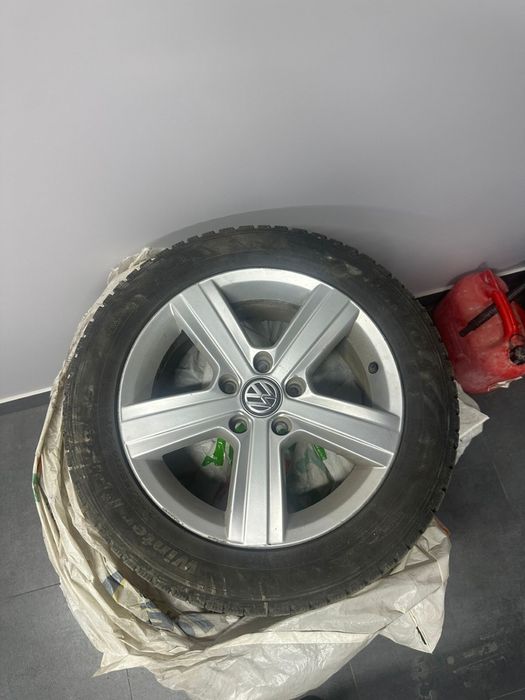 Продам 4 оригінальних диски з Golf 7 з зимовою резиною