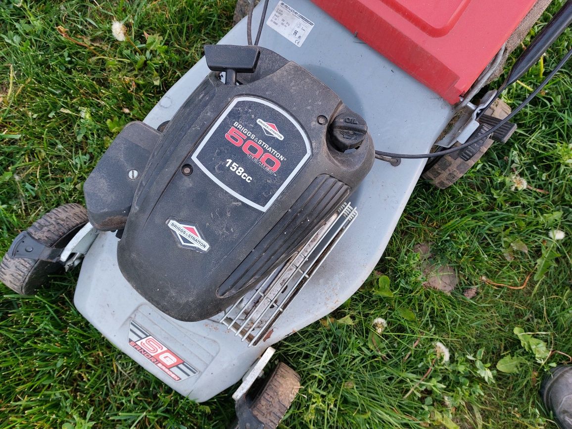 Kosiarka spalinowa briggs&stratton z napędem.