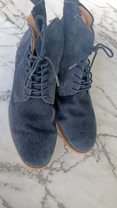 Продам нові замшеві ботільони