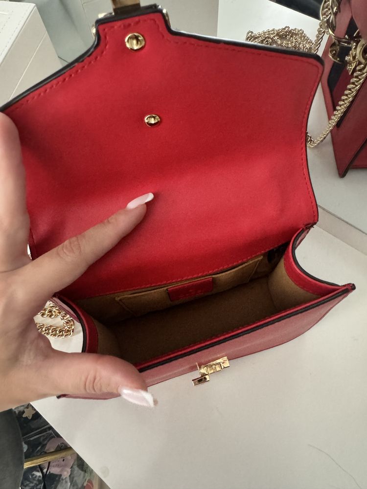 Червона сумка gucci
