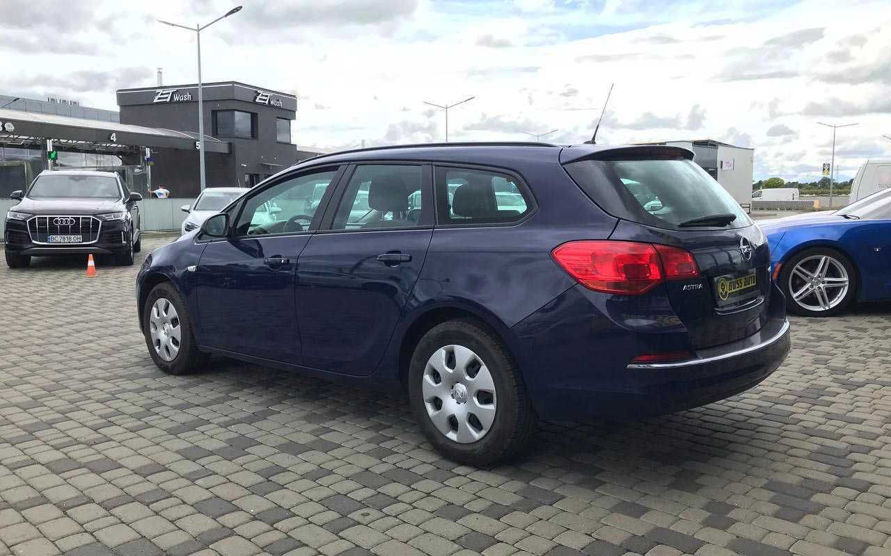 Opel Astra Sports Tourer 2014