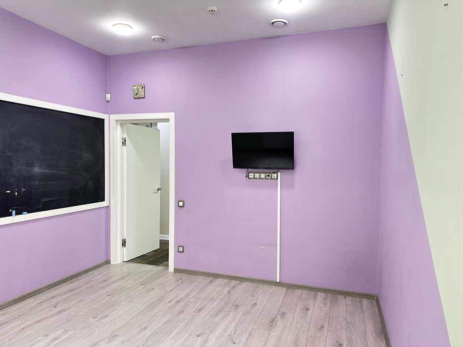 Дмитрівська 75, нежитлове приміщення під будь який вид діяльності