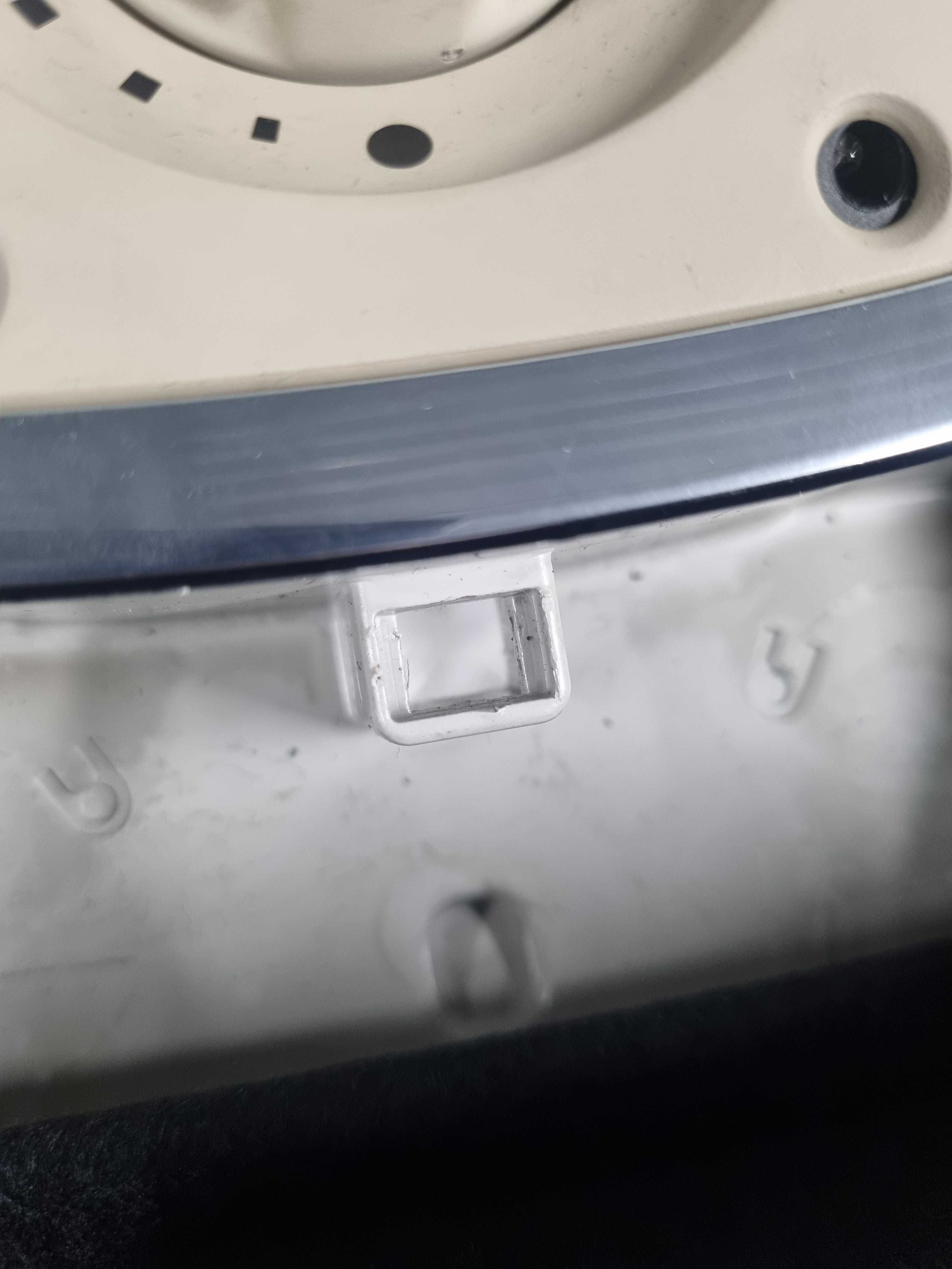 Lampka podsufitki schowek Audi Q7 4L