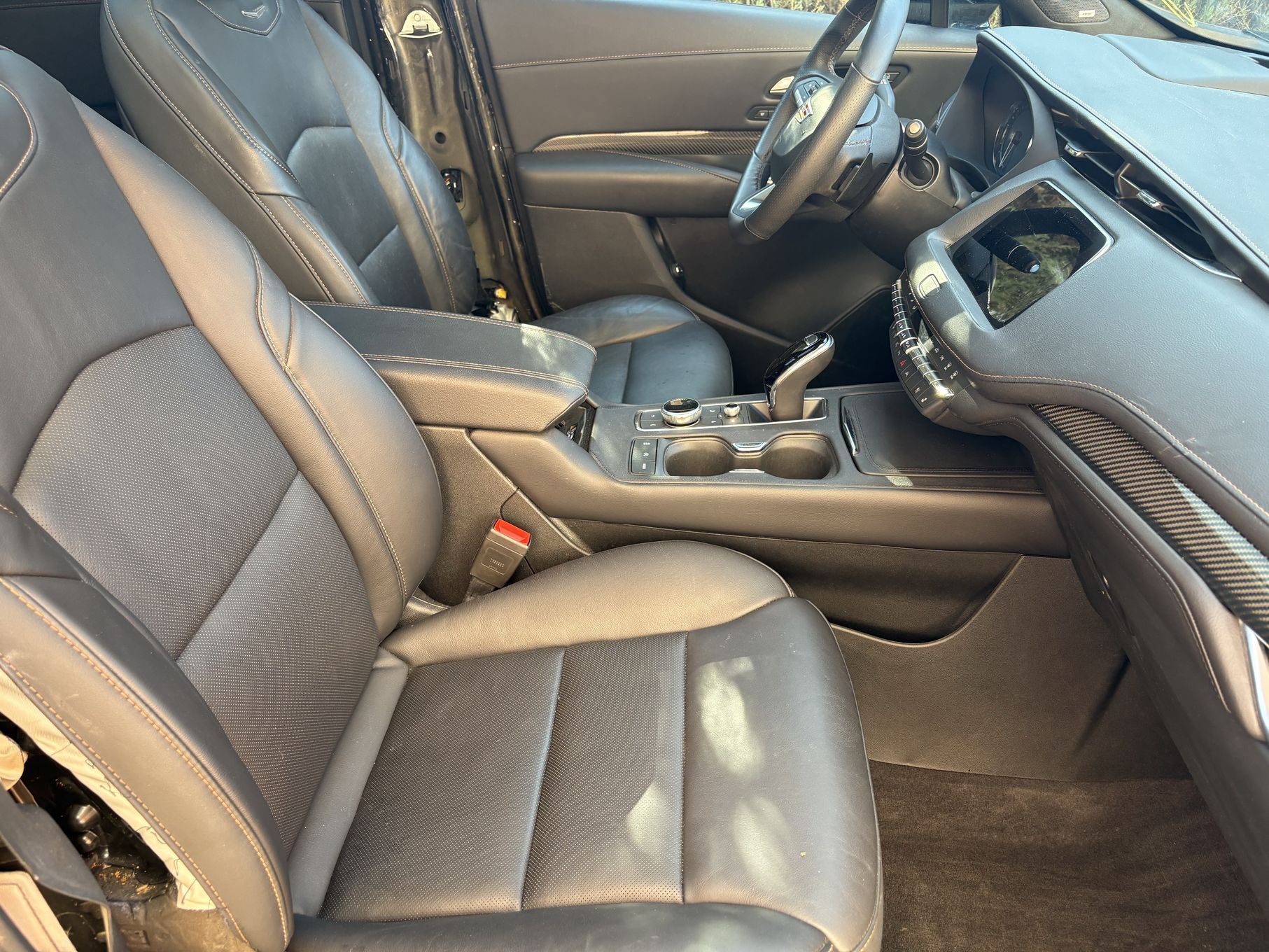 Cadillac XT4 Cadillac XT4 350T w kraju po cle, VAT, akcyzie + drzwi przód i tył