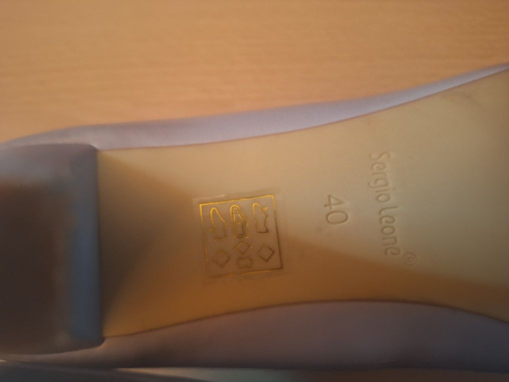 Buty na obcasie 40 skórzane
