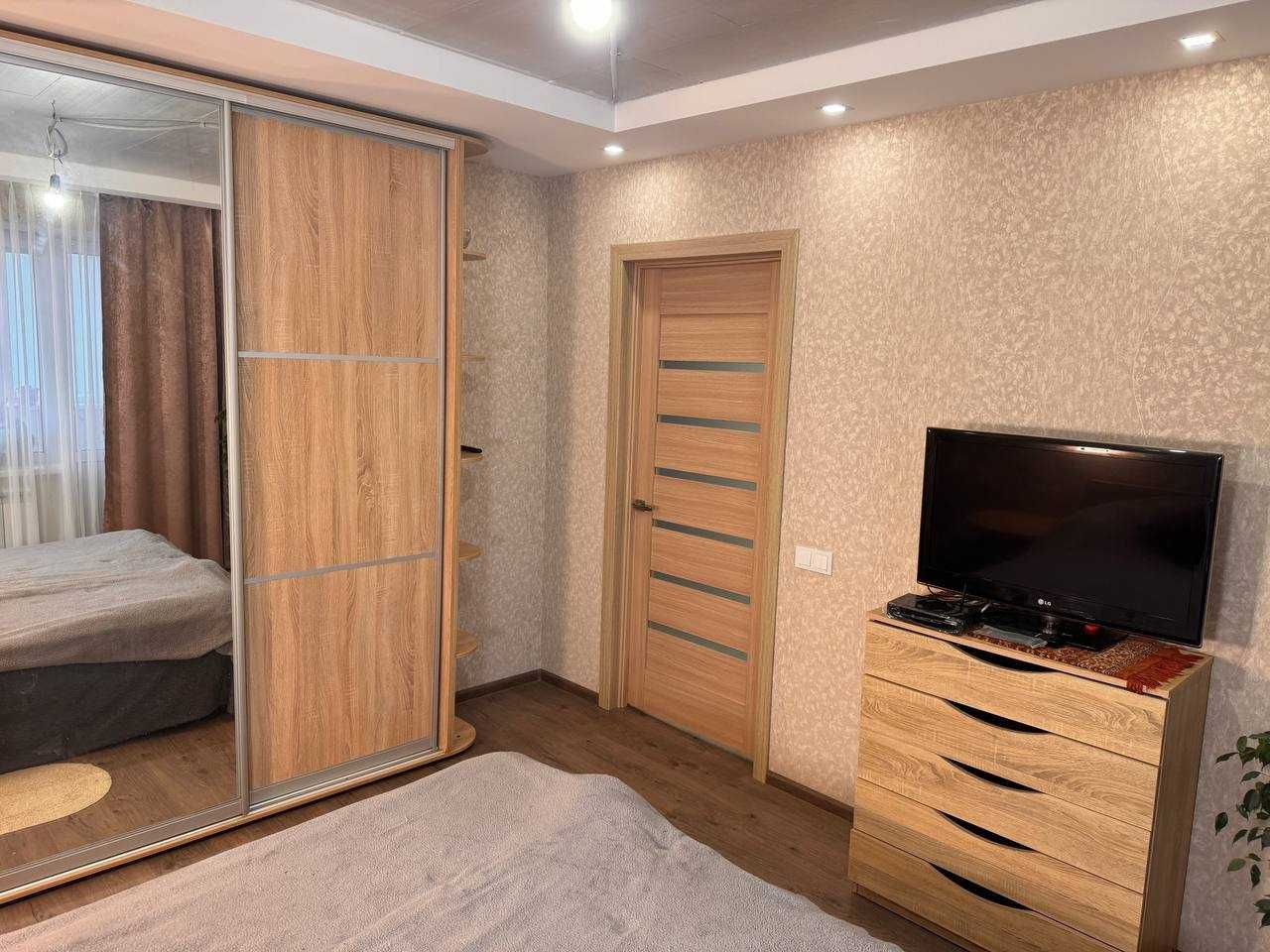 Сдам 3 комн квартиру как 2 комнатную Тополь-3,дом 80