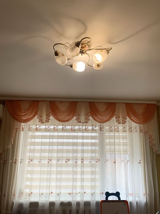 Ламбрекен на вікно