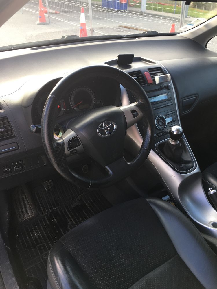 Toyota Auris impecável