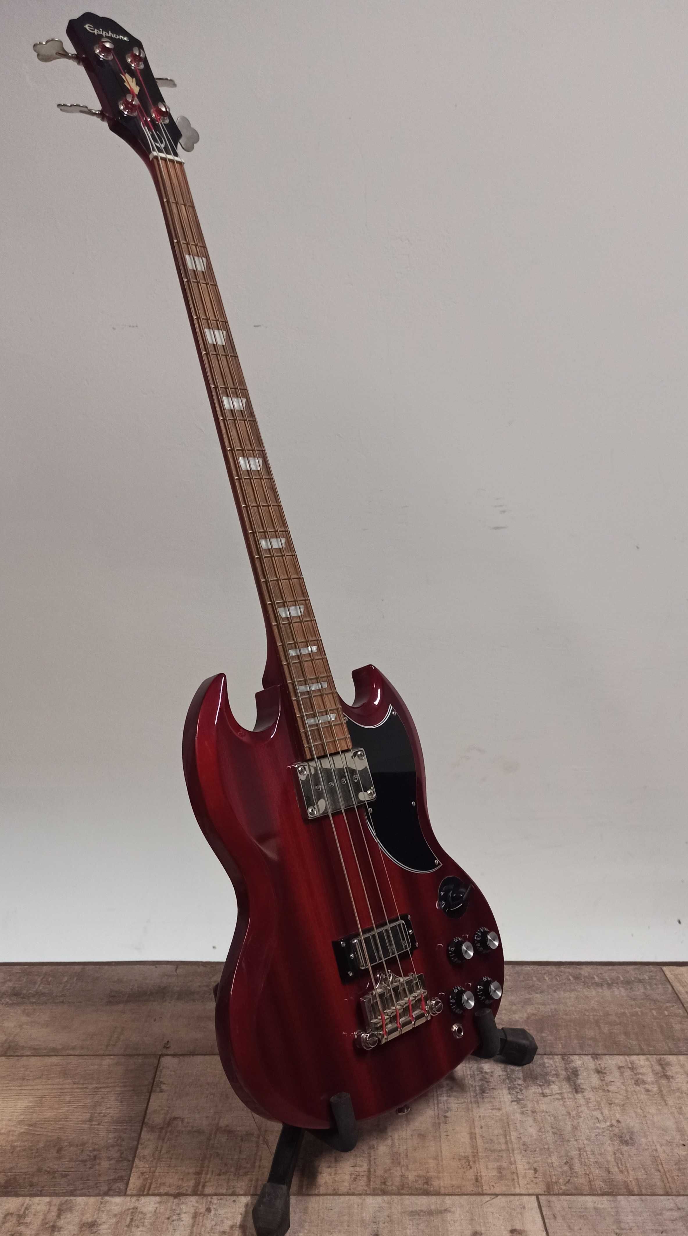 Epiphone EB-3 Cherry  Cherry bass guitar.